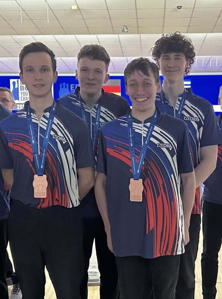 chlapecký tým s medailemi - ME juniorů 2026 Berlín