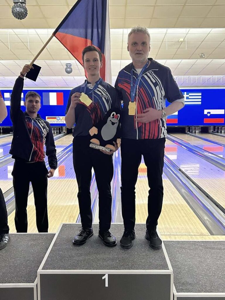 Jaroslav Zapletal na stupni vítězů - ME juniorů 2026 Berlín
